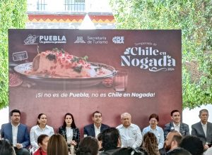 Comida de inicio de la temporada de chile en nogada 2024